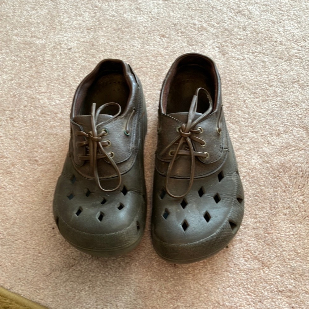 Mend plastic shoes